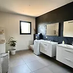 Villa Casanota De 200m2 Avec Piscine Privee *
