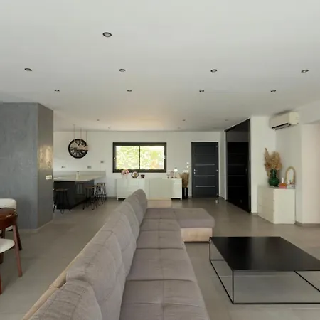 Villa Casanota De 200m2 Avec Piscine Privée